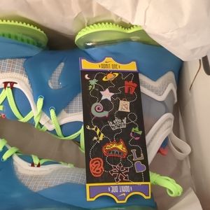 Brand New Lebron XIX Ductch blue pomegranate size 11